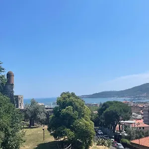 https://the-castle-house.hotelitalianriviera.com